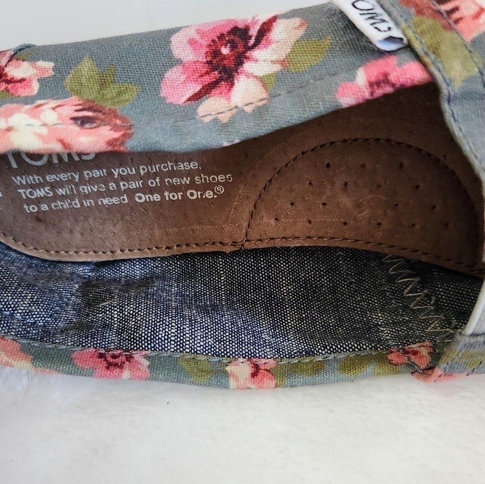TOMS Classic Canvas Gray Pink Rose Buds Floral Flower Slip On Flats Size 7 - Picture 11 of 14
